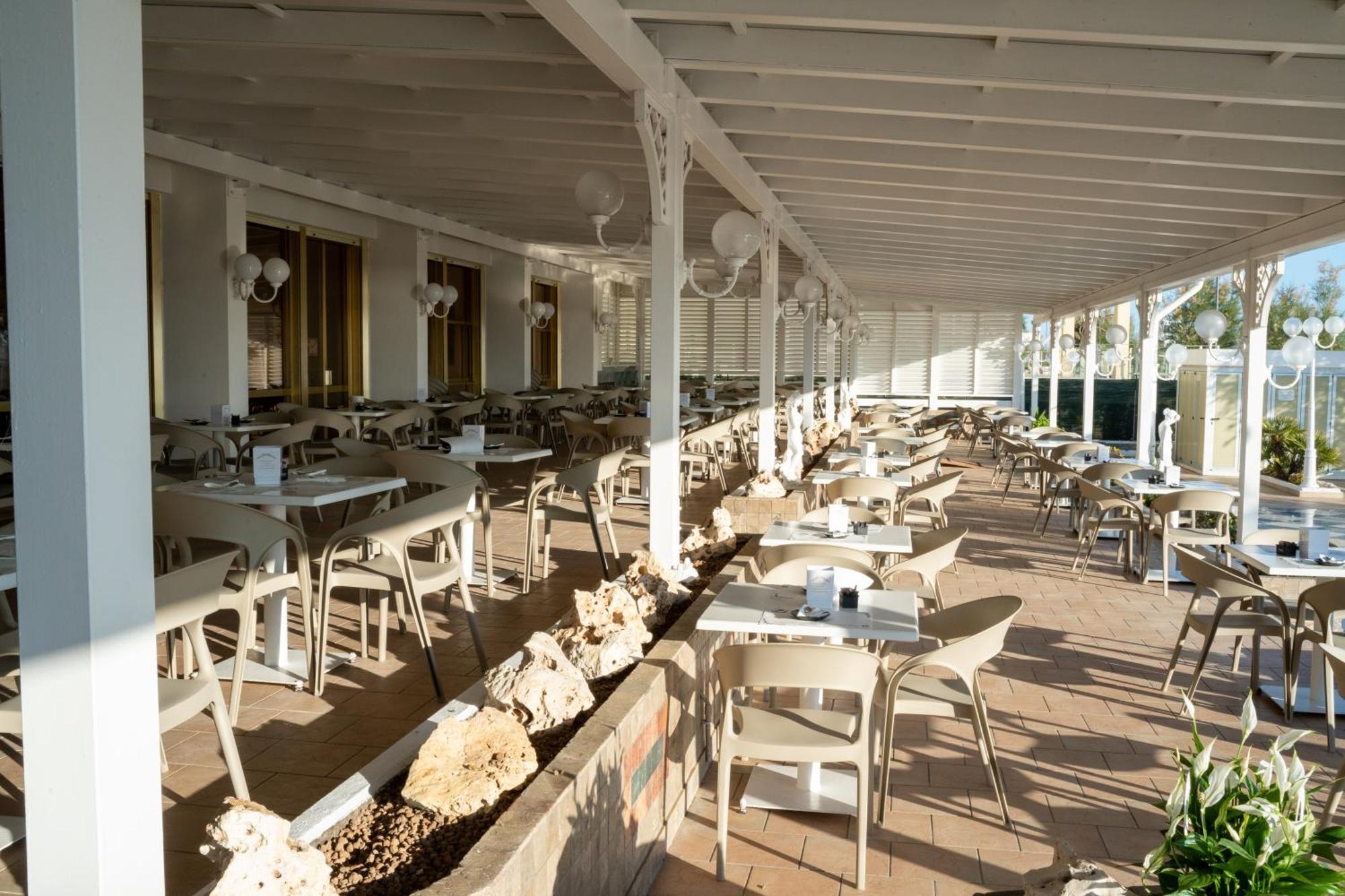 Grand Hotel Excelsior Senigallia Buitenkant foto